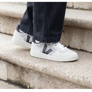 Women's‎ size 8 cotton & suede Veja V-10 Flannel Snow Black trainers